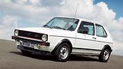 Golf GTI. První GTI z roku 1975 je považováno za otce ostrých hatchbacků. Sice nebylo úplně prvním hot hatchem, přesto přišlo v době, kdy kombinace praktického hatchbacku a sportovního charakteru byla hodně vzácná a „nevyzkoušená“.