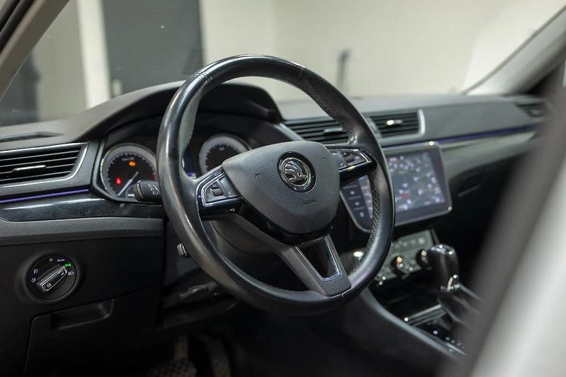 Škoda Superb 2.0 TDI 110 kW L&K - fotka 7 z 36