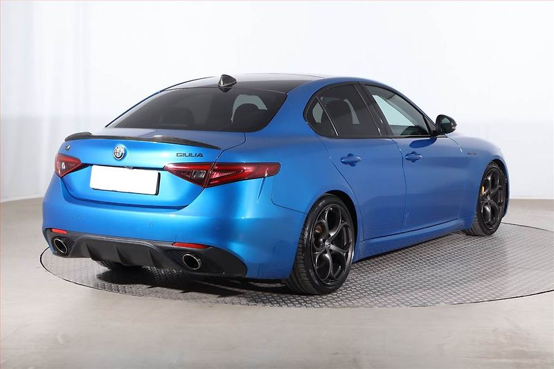 Alfa Romeo Giulia (2017) 2.0 Turbo - fotka 5 z 26
