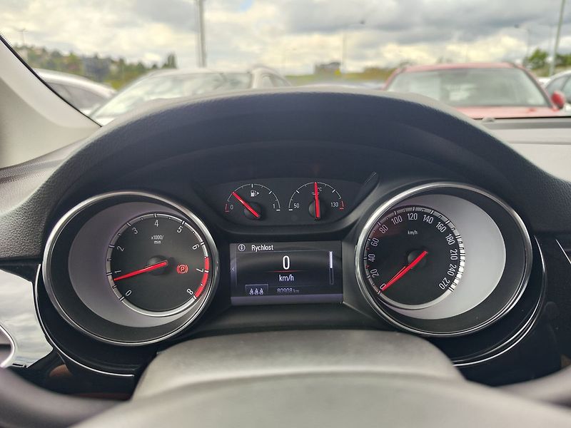 Opel Astra 1.2 Turbo/92kW Dynamic - fotka 15 z 32
