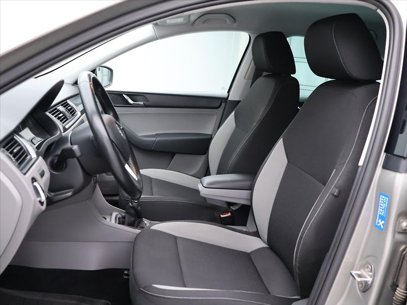 Škoda Rapid 1,2 TSI 63kW Ambition Fresh - fotka 9 z 27