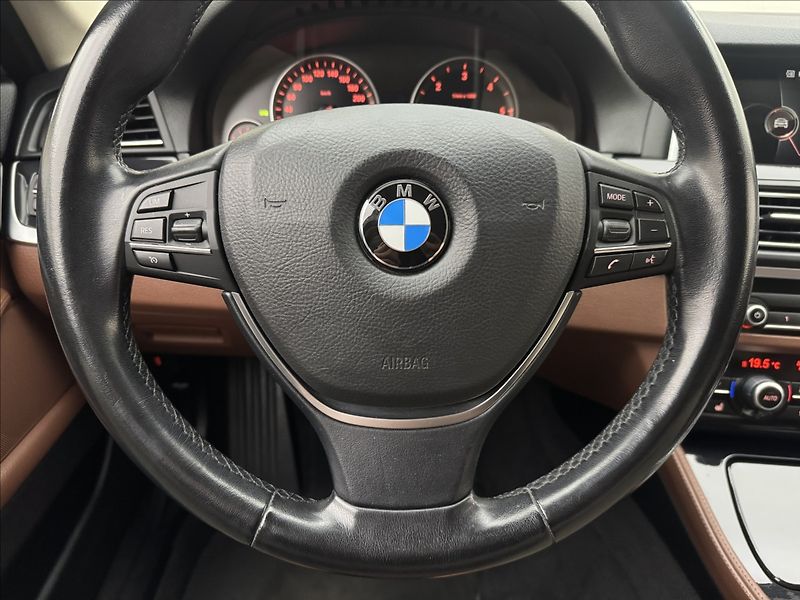 BMW Řada 5 2,0 4X4 KŮŽE SERVIS KAMERA ČR - fotka 9 z 38