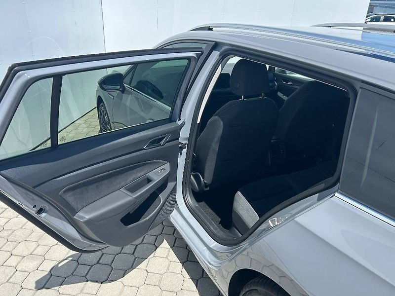 Volkswagen Golf Style 6G 1,5TSI - fotka 8 z 25