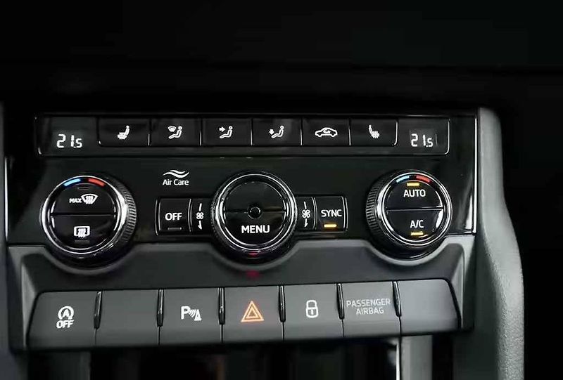 Škoda Karoq (2019) 2.0TDi, DSG, 4x4, el.tažné - fotka 14 z 24