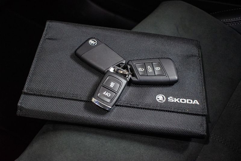 Škoda Karoq 1.5 TSI STYLE+*DSG*WEBASTO*ČR - fotka 36 z 44