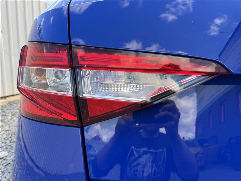 Škoda Superb 2,0 TDI DSG STYLE DPH 1.maj ČR - fotka 16 z 50