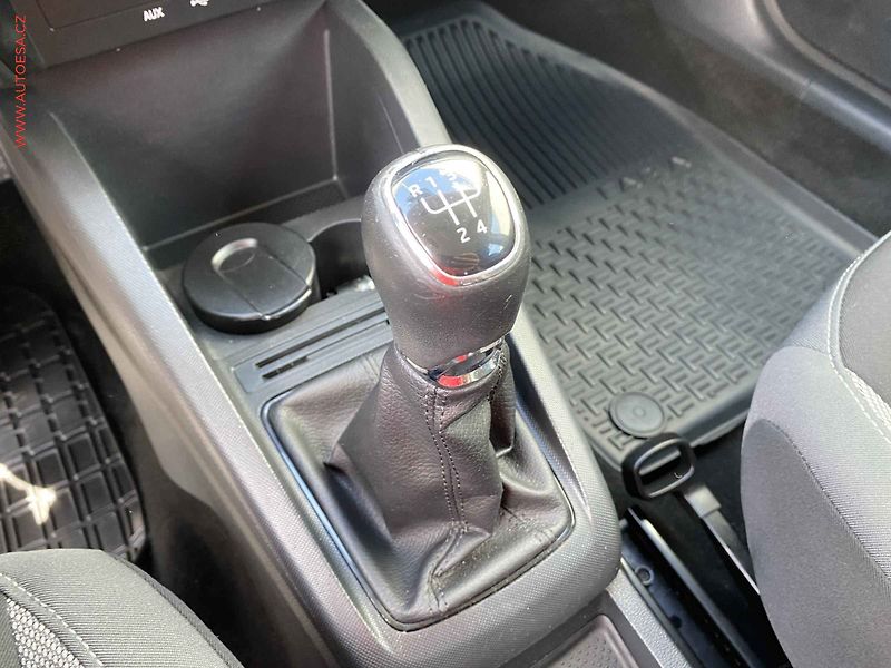 Škoda Fabia (2014) 1.2 TSi, AC, tempo - fotka 16 z 17