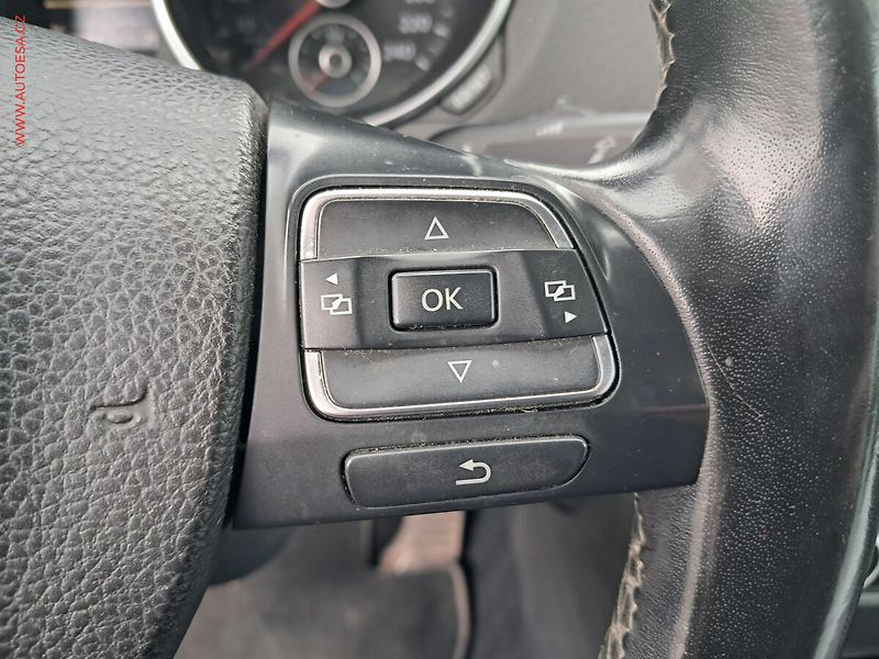Volkswagen Golf (2011) 1.6TDI, Style - fotka 15 z 21