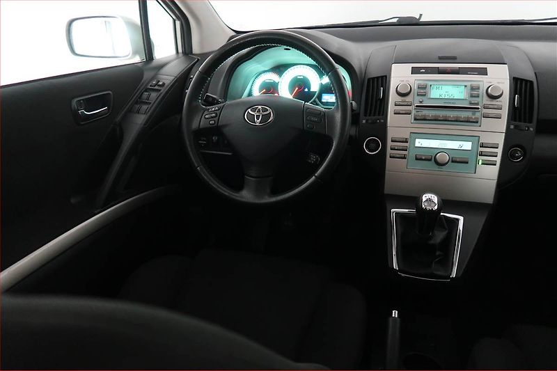 Toyota Corolla Verso (2005) 2.2 D-4D, nová STK, Tažné - fotka 7 z 17