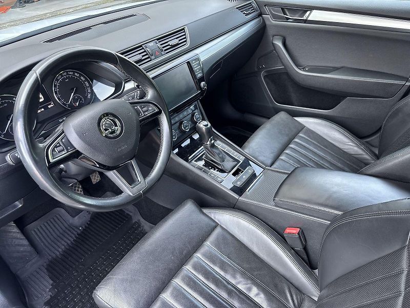 Škoda Superb (2016) Combi 2.0 TDI DSG Style + - fotka 7 z 37