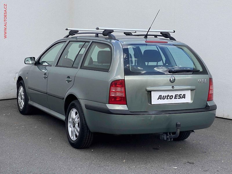 Škoda Octavia (2002) 1.6i, ČR, AC, TZ - fotka 6 z 12