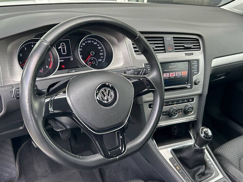 Volkswagen Golf (2016) 1.2 TSI Comfortline - fotka 9 z 32