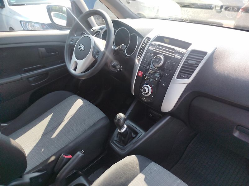 Kia Venga (2011) 1.4 CRDI - fotka 15 z 19