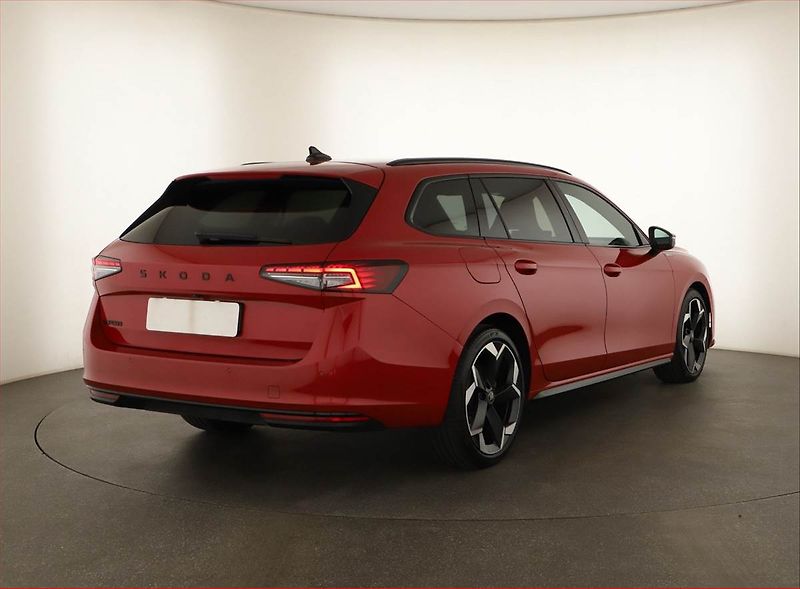 Škoda Superb (2025) 2.0 TDI, SPORTLINE, KEYLESS - fotka 5 z 20