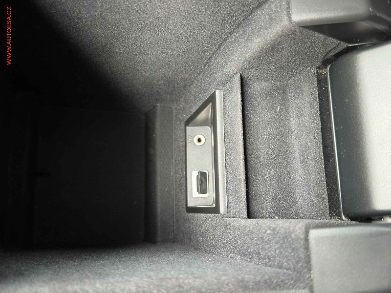 Volvo XC60 (2012) 2.5d 4x4, AT, klima - fotka 16 z 19