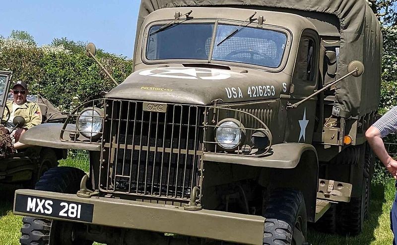 Vůz GMC 353 CCKW tvořil logistickou páteř ozbrojených sil Spojených států během II. světové války a ještě v průběhu Korejské války.