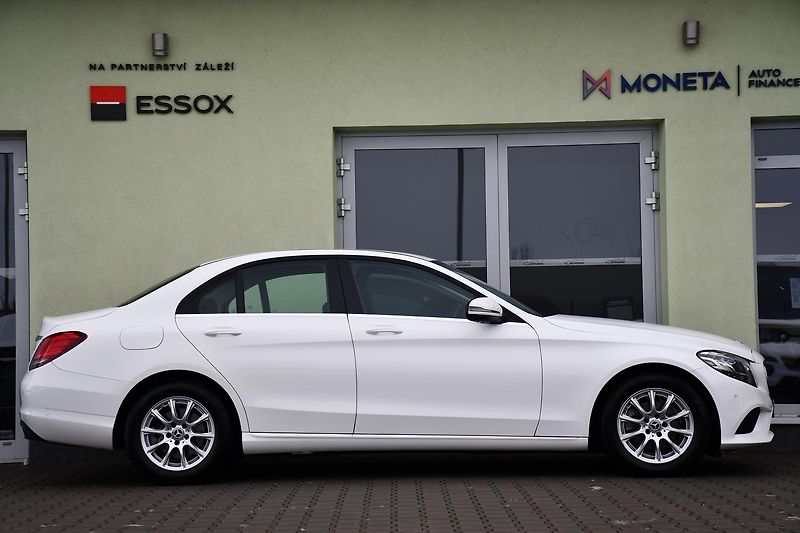 Mercedes-Benz Třídy C 200d PRAV. SERVIS MB 2xPNEU - fotka 7 z 55