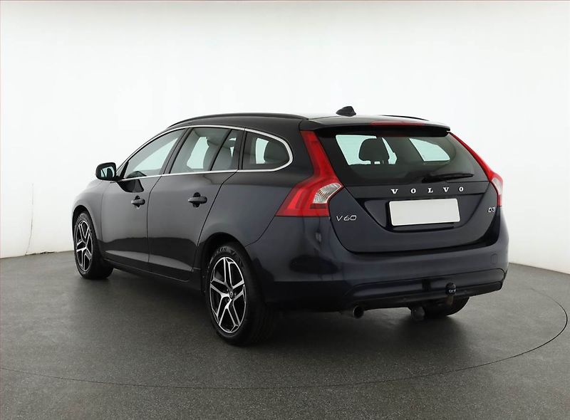 Volvo V60 (2016) D3 2.0, Navi, Tempomat - fotka 4 z 18
