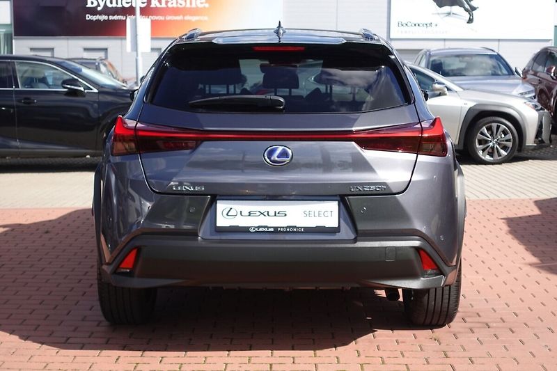 Lexus UX 250h 2,0HSD Special Edition - fotka 6 z 32