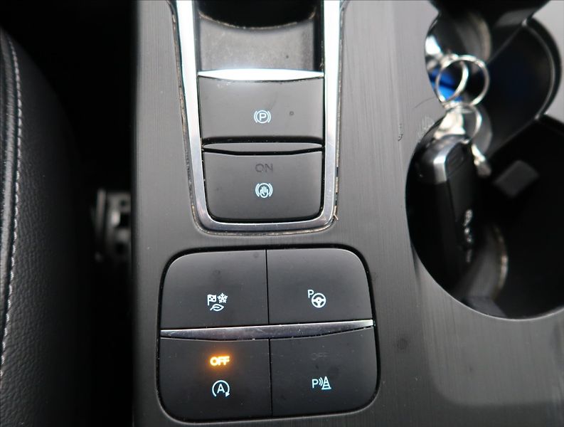 Ford Kuga 2,0 TDCI AUT 4x4 ČR 1 MAJITEL - fotka 25 z 26