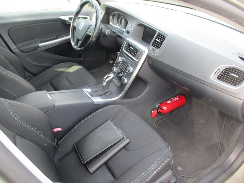 Volvo V60 (2015) combi D4 1,6 TD - fotka 5 z 11
