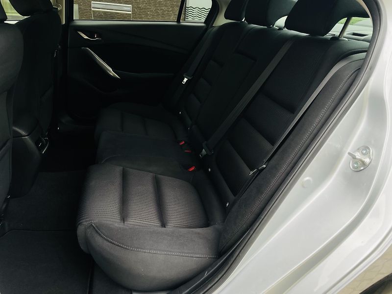 Mazda 6 2.0i AUTOMAT 1MAJITEL SERVISKA - fotka 27 z 45