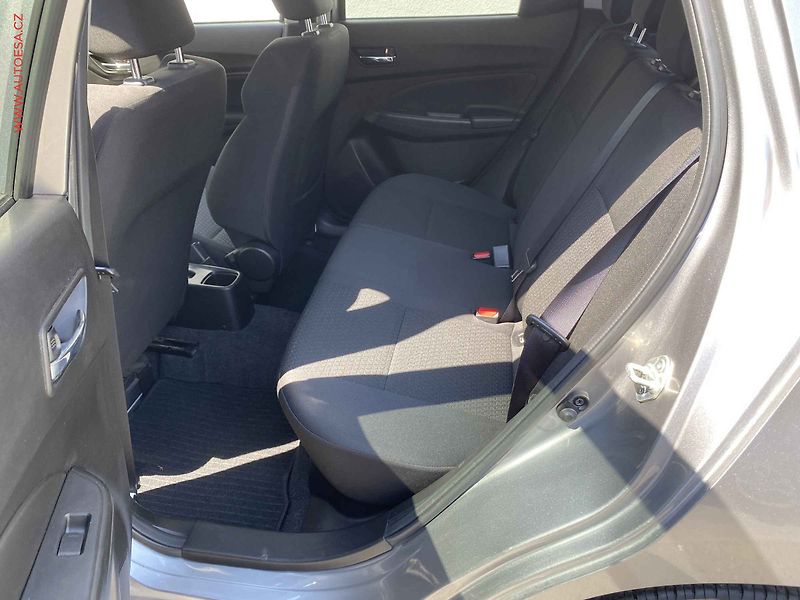 Suzuki Swift (2022) 1.2i HYBRID, Navi, kamera - fotka 10 z 17