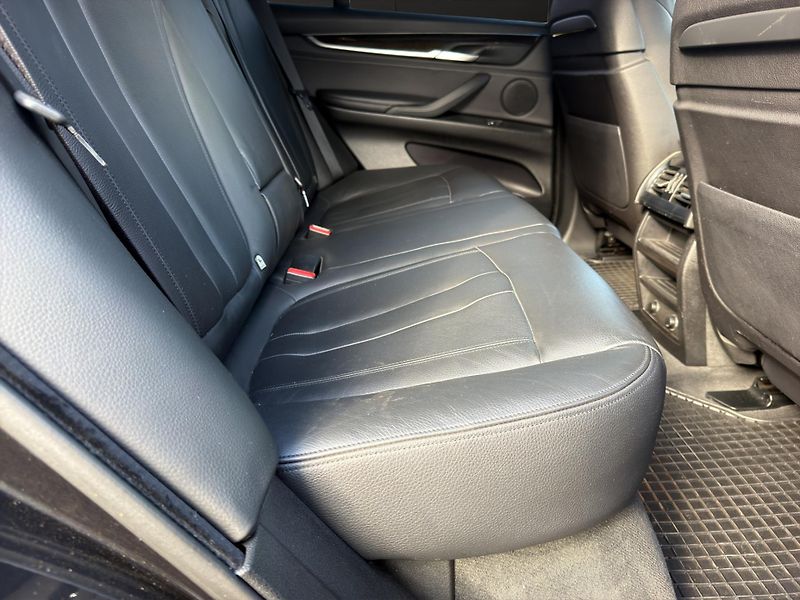 BMW X5 (2014) X5 4.0D 230KW M-PAKET - fotka 19 z 26