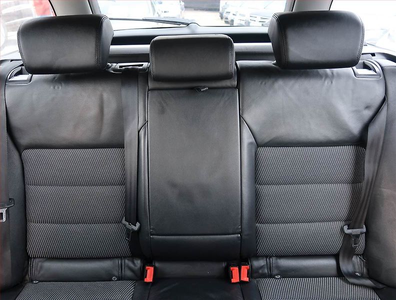 Škoda Octavia (2010) 2.0 TDI, nová STK - fotka 10 z 20