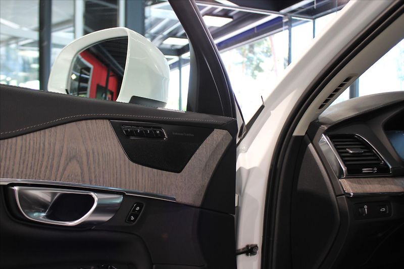 Volvo XC90 B5 AWD 173 kW Inscription Pole - fotka 11 z 36
