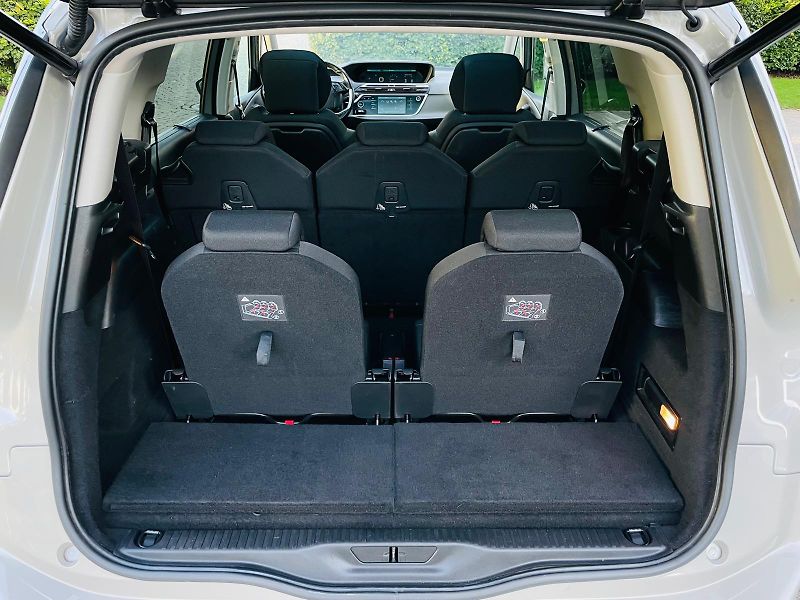 Citroën Grand C4 Picasso 2.0HDi MAN 7MÍST KAMERA TAŽNÉ - fotka 20 z 54