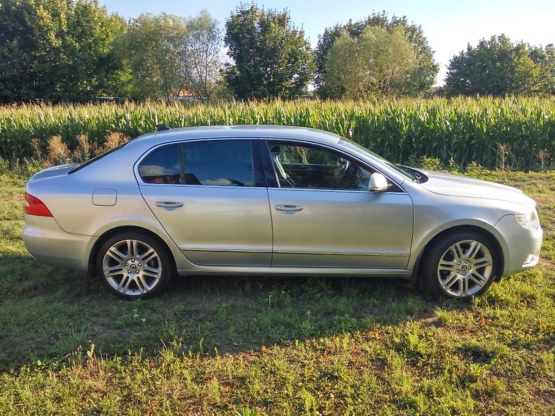 Škoda Superb (2009) ČRbezkorozeEleganceDSG - fotka 3 z 20