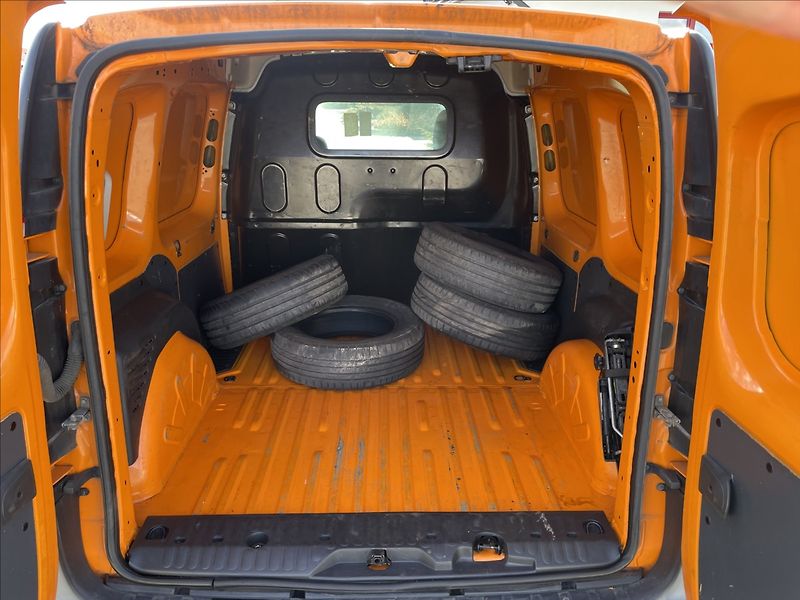 Renault Kangoo 1,5 DCi 55kw CZ DPH 1maj. 12x - fotka 24 z 32