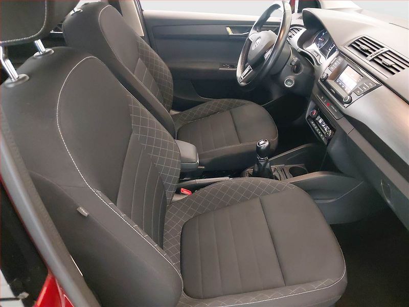 Škoda Fabia (2015) 1.2 TSI, ČR,1.maj - fotka 9 z 16