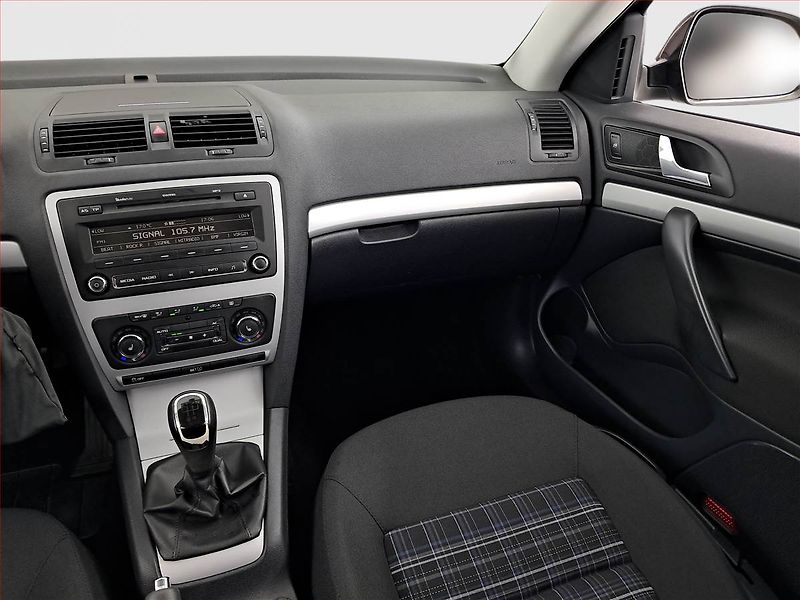 Škoda Octavia (2012) 1.6 TDI, Serv.kniha, po STK - fotka 8 z 15