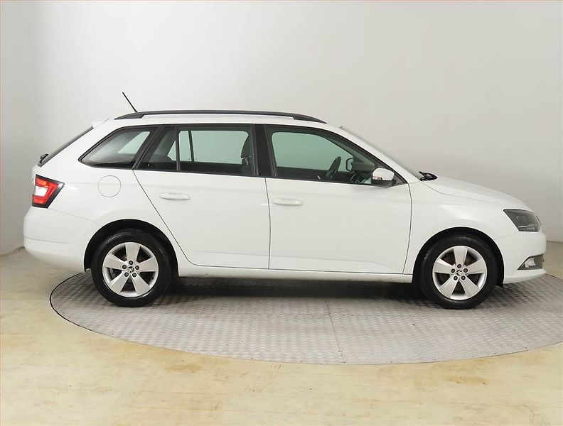 Škoda Fabia (2018) Ambition Plus 1.0 TSI - fotka 6 z 16