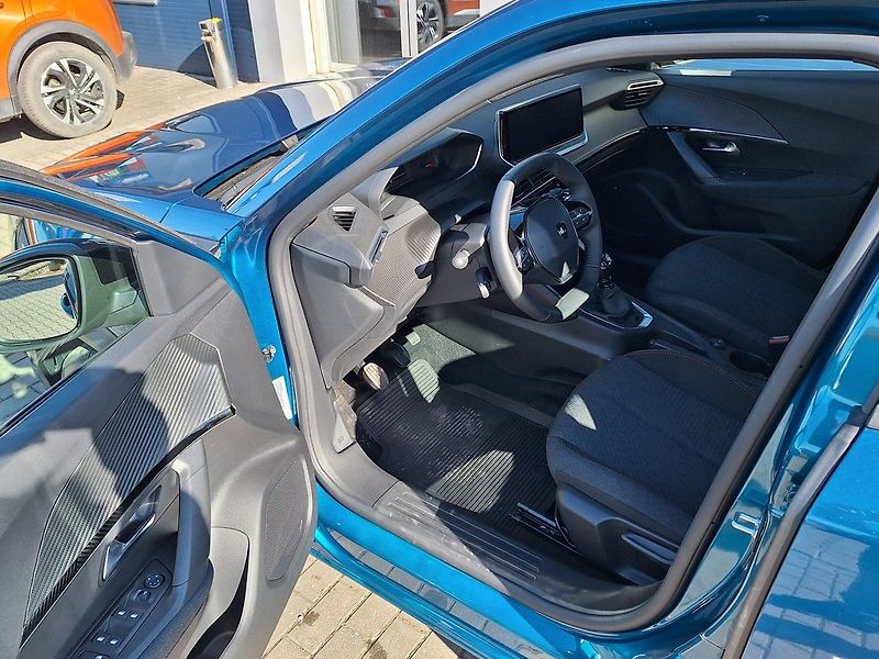 Peugeot 2008 (2025) STYLE PureTech 100 M6 - fotka 13 z 17
