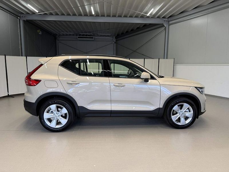 Volvo XC40 (2026) B3 2.0L 163 HP AT7 FWD CORE - fotka 3 z 21