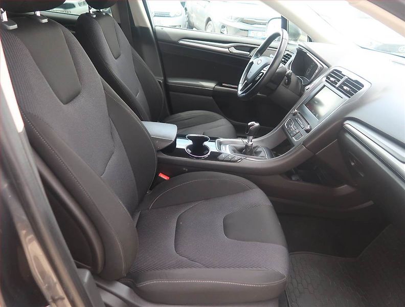 Ford Mondeo (2015) 2.0 TDCI, Navi, Tempomat - fotka 9 z 14