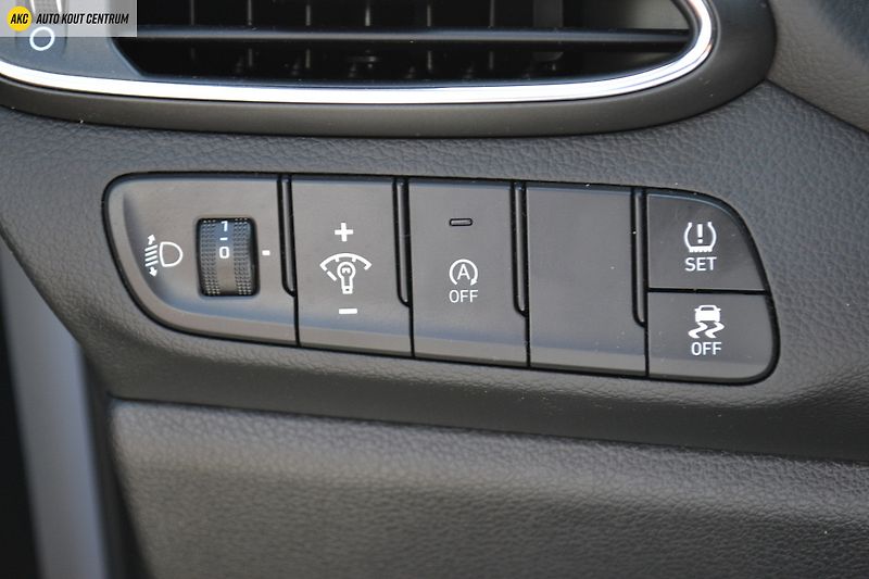 Hyundai i30 WG 1,5I MT SMART FAMILY NAVI - fotka 34 z 43