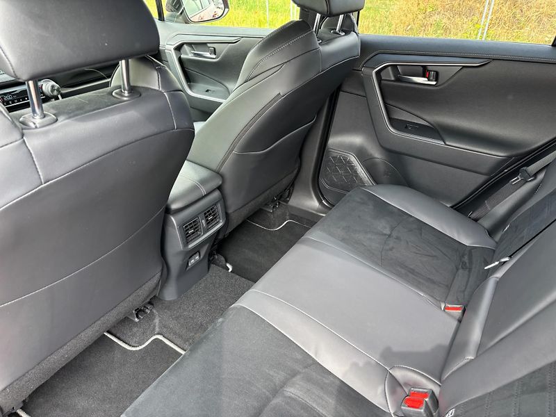 Toyota RAV4 2.5 HSD e-CVT AWD GR-Sport - fotka 24 z 29