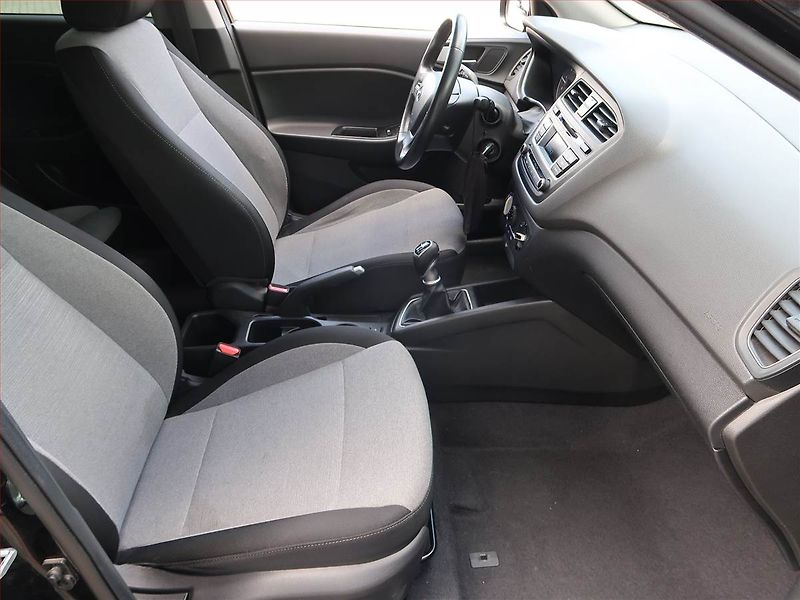 Hyundai i20 (2015) 1.1 CRDi, Serv.kniha, Tempomat - fotka 9 z 17