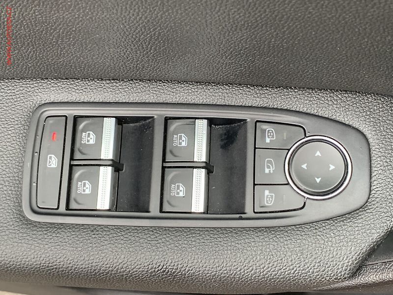 Renault Captur (2021) 1.3 TCe, ČR, AT, navi, LED - fotka 20 z 22