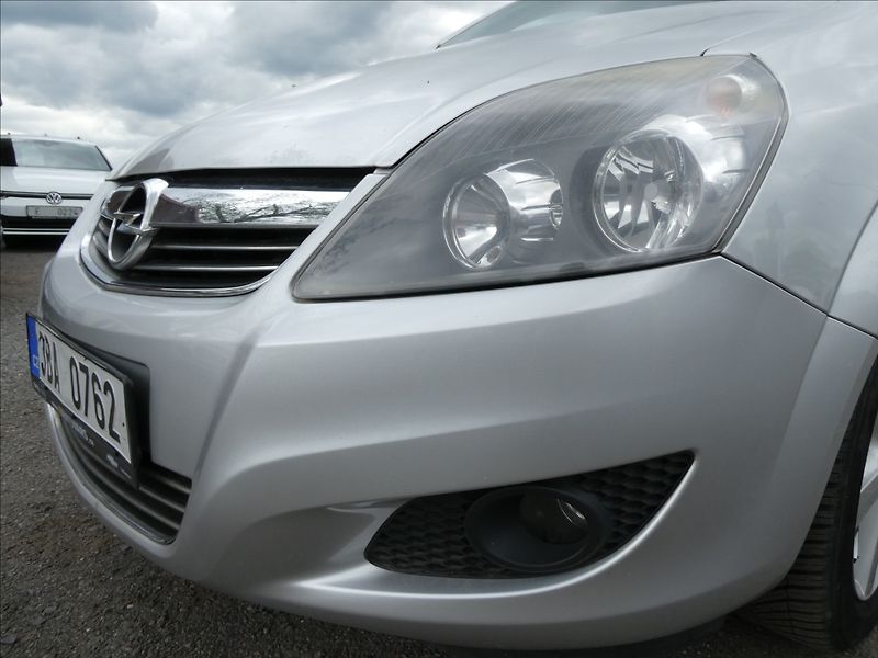 Opel Zafira 1,8 i 16V klima, závěs - fotka 4 z 38