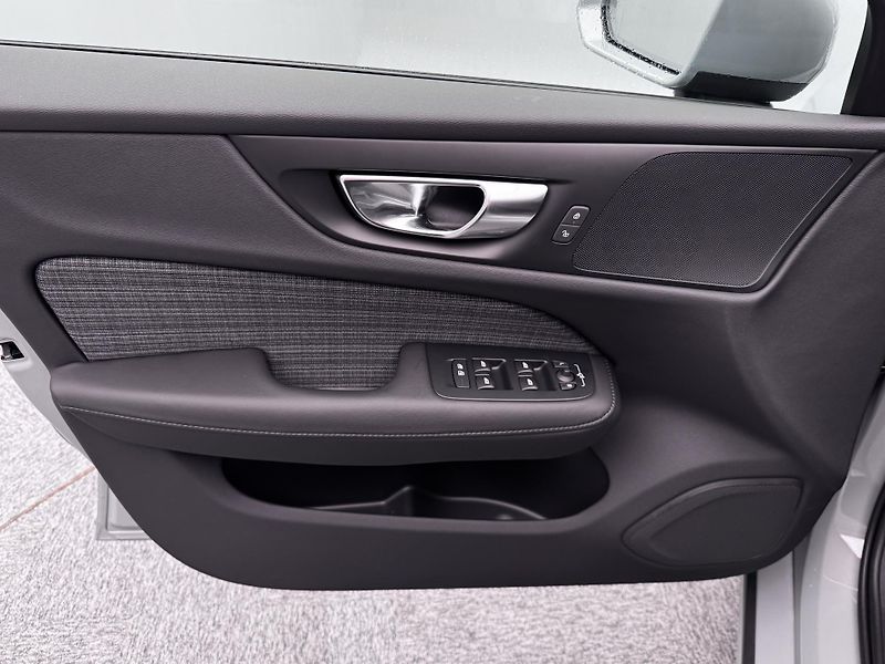 Volvo V60 (2026) B4 AUT CORE - fotka 8 z 22
