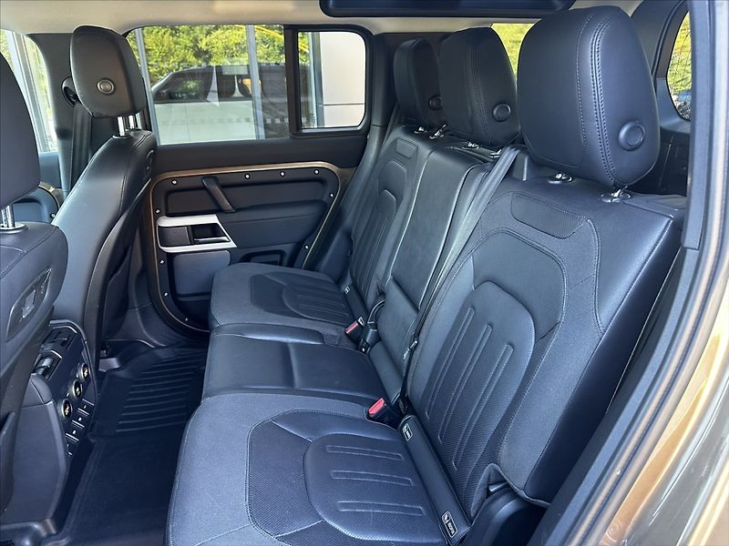 Land Rover Defender 2,0 - fotka 17 z 22