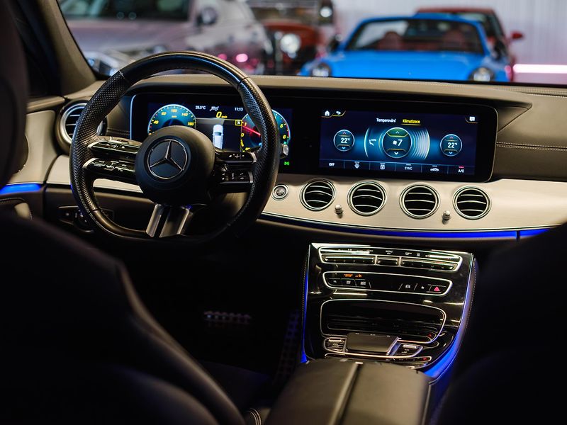 Mercedes-Benz Třídy E 300de 4MATIC AMG Line, DPH - fotka 24 z 34