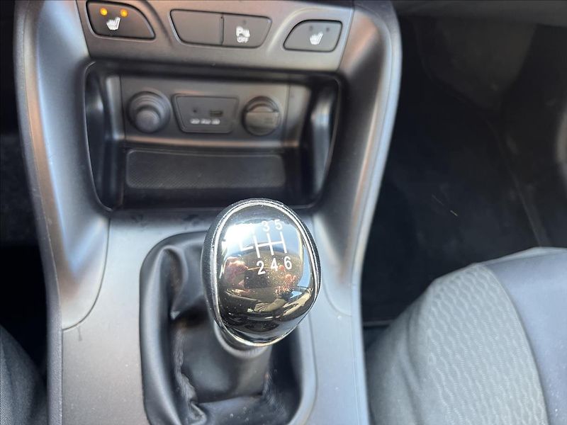 Hyundai ix35 1,7 CRDi 85KW KLIMA ALU 2xKOLA - fotka 20 z 31