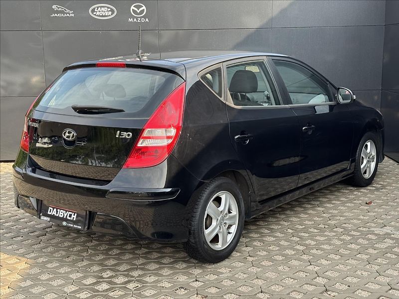 Hyundai i30 1,4 i Trikolor Plus ČR - fotka 7 z 26