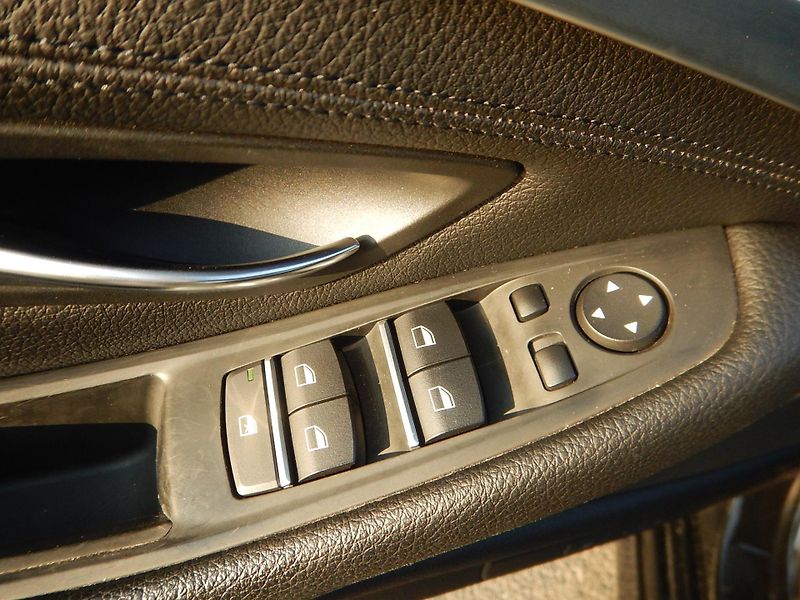 BMW Řada 5 520d XDRIVE, ČR, SERVISKA - fotka 17 z 32